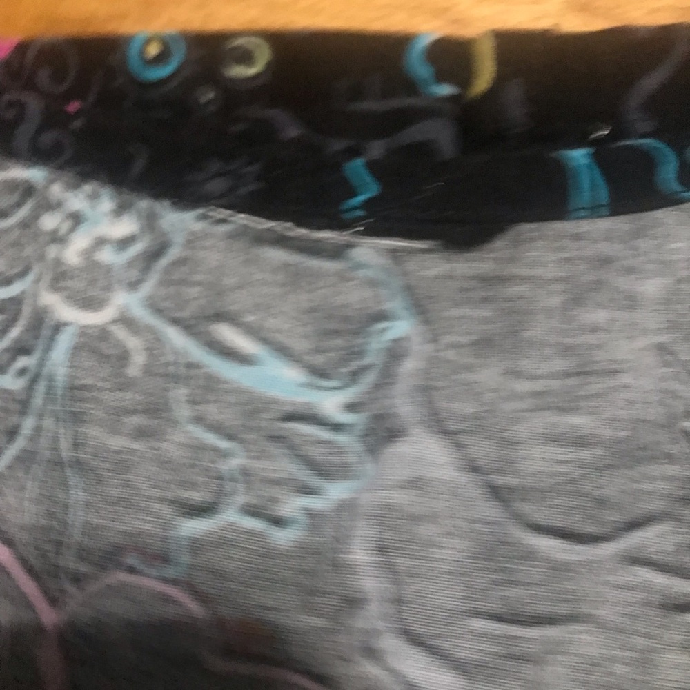 Scrip Tops Size M Bundle - Picture 8 of 9